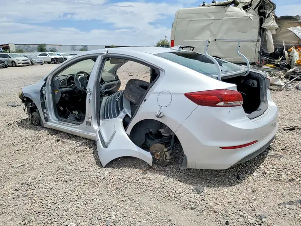 KMHD84LF6JU609570 2018 HYUNDAI ELANTRA - Image 2