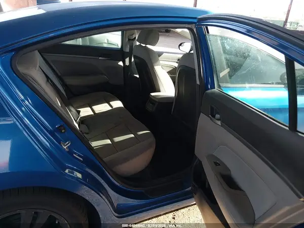 KMHD84LF7HU072833 2017 HYUNDAI ELANTRA - Image 8