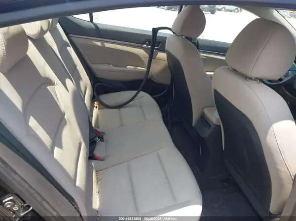KMHD84LF7HU076817 2017 HYUNDAI ELANTRA - Image 8