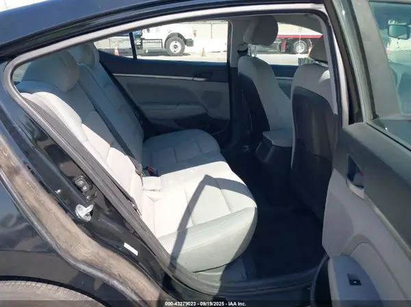 KMHD84LF7HU106138 2017 HYUNDAI ELANTRA - Image 8