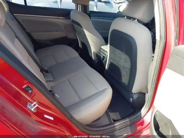 KMHD84LF7HU141553 2017 HYUNDAI ELANTRA - Image 8