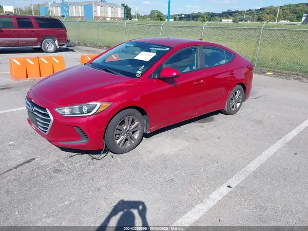 KMHD84LF7HU142136 2017 HYUNDAI ELANTRA - Image 2