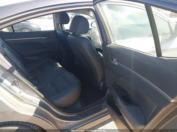 KMHD84LF7HU149006 2017 HYUNDAI ELANTRA - Image 8