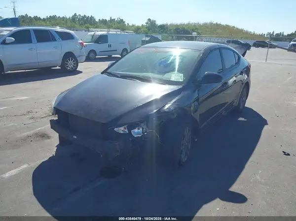 KMHD84LF7HU161737 2017 HYUNDAI ELANTRA - Image 2