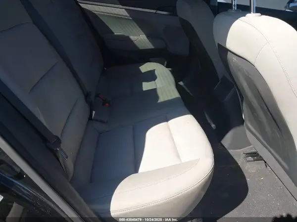 KMHD84LF7HU161737 2017 HYUNDAI ELANTRA - Image 8