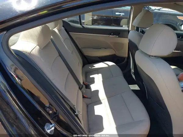 KMHD84LF7HU164492 2017 HYUNDAI ELANTRA - Image 8