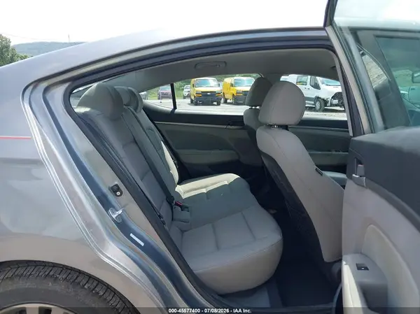 KMHD84LF7HU208541 2017 HYUNDAI ELANTRA - Image 8