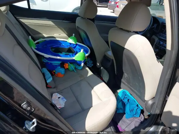 KMHD84LF7HU211407 2017 HYUNDAI ELANTRA - Image 8