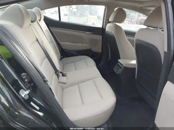 KMHD84LF7HU238865 2017 HYUNDAI ELANTRA - Image 8
