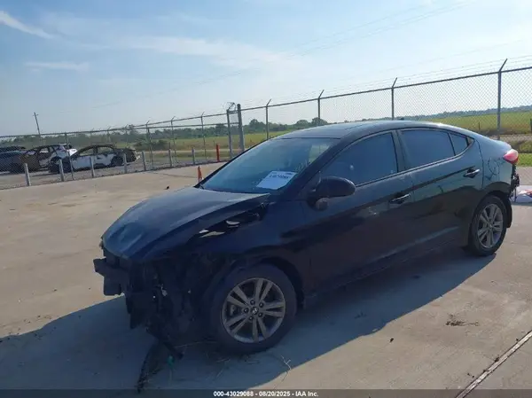 KMHD84LF7HU238932 2017 HYUNDAI ELANTRA - Image 2