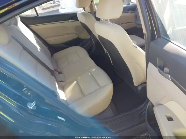 KMHD84LF7HU245900 2017 HYUNDAI ELANTRA - Image 8