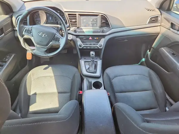 KMHD84LF7HU246917 2017 HYUNDAI ELANTRA - Image 8
