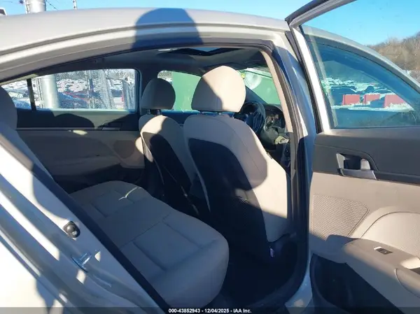 KMHD84LF7HU255178 2017 HYUNDAI ELANTRA - Image 8