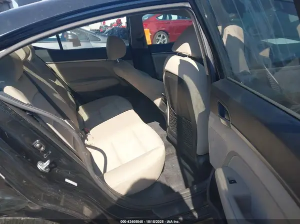 KMHD84LF7HU271395 2017 HYUNDAI ELANTRA - Image 8