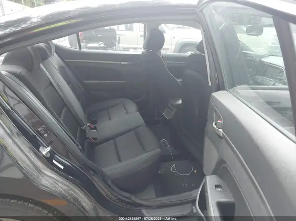 KMHD84LF7HU361064 2017 HYUNDAI ELANTRA - Image 8