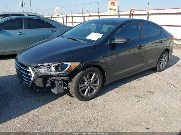 KMHD84LF7HU381069 2017 HYUNDAI ELANTRA - Image 2