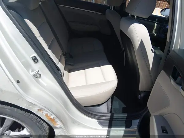 KMHD84LF7HU397899 2017 HYUNDAI ELANTRA - Image 8