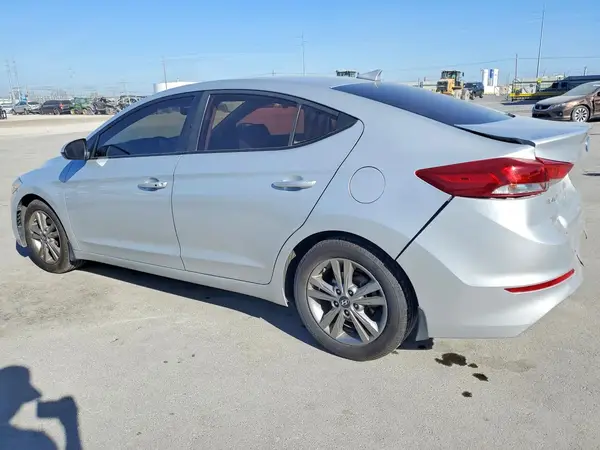KMHD84LF7JU468878 2018 HYUNDAI ELANTRA - Image 2