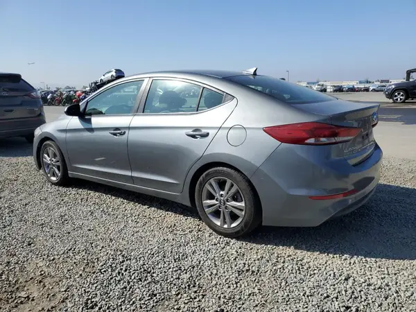 KMHD84LF7JU475863 2018 HYUNDAI ELANTRA - Image 2