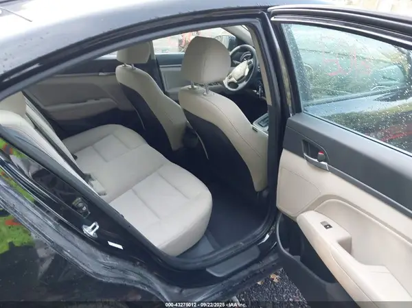 KMHD84LF7JU504102 2018 HYUNDAI ELANTRA - Image 8