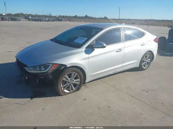 KMHD84LF7JU504312 2018 HYUNDAI ELANTRA - Image 2
