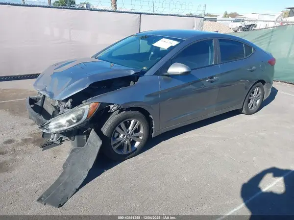 KMHD84LF7JU555244 2018 HYUNDAI ELANTRA - Image 2