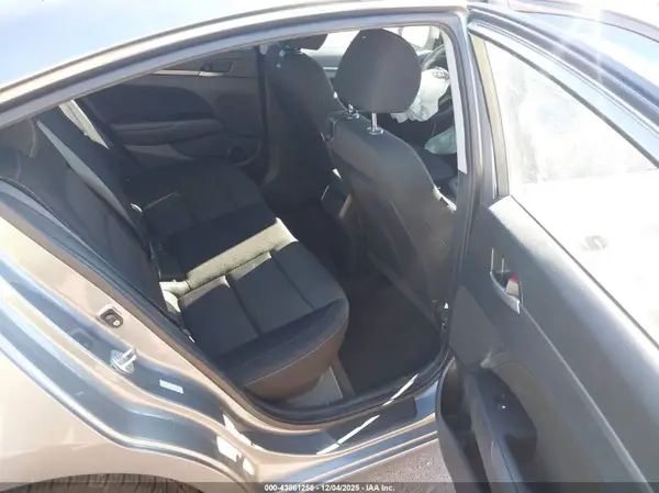 KMHD84LF7JU555244 2018 HYUNDAI ELANTRA - Image 8