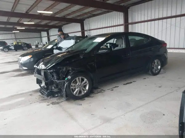 KMHD84LF7JU556068 2018 HYUNDAI ELANTRA - Image 2