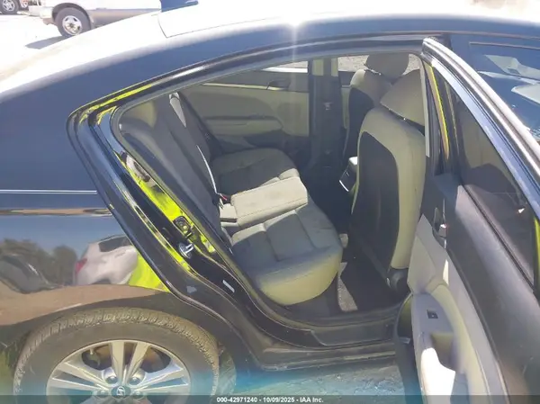 KMHD84LF7JU556099 2018 HYUNDAI ELANTRA - Image 8