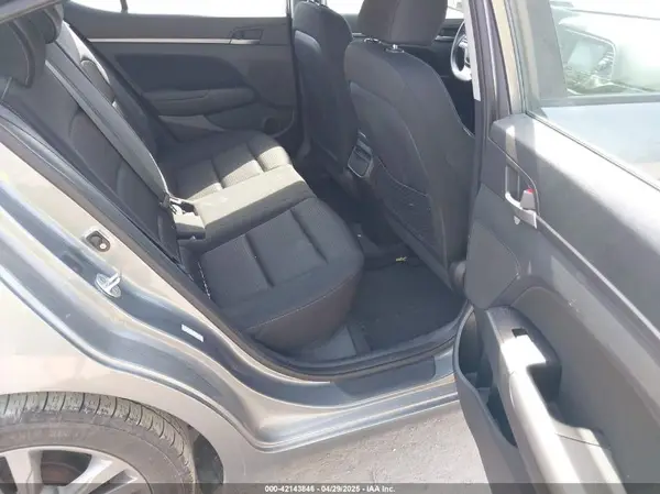 KMHD84LF7JU567281 2018 HYUNDAI ELANTRA - Image 8