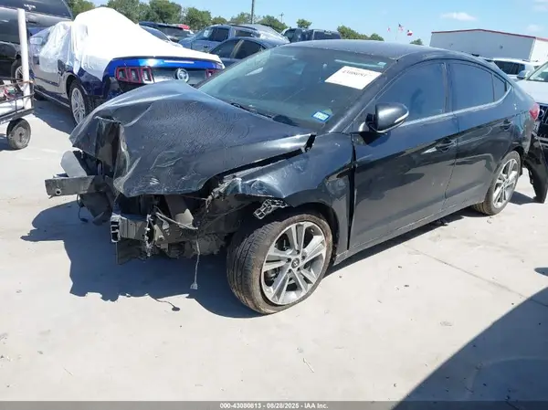 KMHD84LF7JU570973 2018 HYUNDAI ELANTRA - Image 2