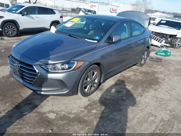 KMHD84LF7JU574408 2018 HYUNDAI ELANTRA - Image 2