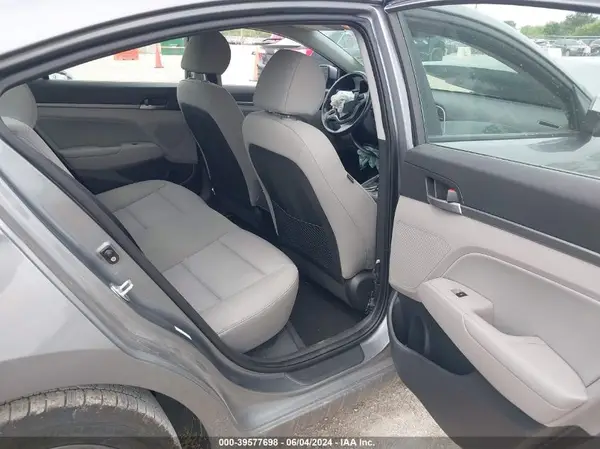 KMHD84LF7JU589300 2018 HYUNDAI ELANTRA - Image 8