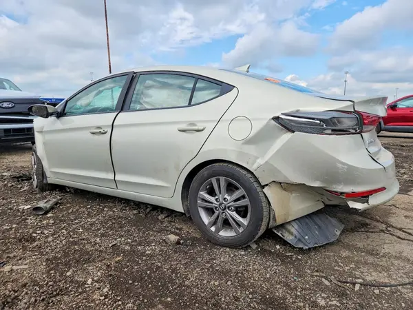 KMHD84LF7JU623803 2018 HYUNDAI ELANTRA - Image 2