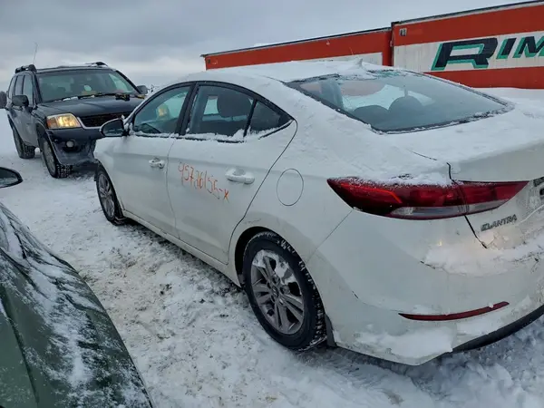 KMHD84LF7JU633036 2018 HYUNDAI ELANTRA - Image 2