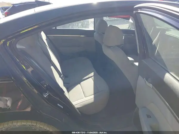 KMHD84LF7KU775422 2019 HYUNDAI ELANTRA - Image 8
