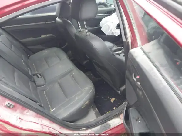 KMHD84LF8HU060951 2017 HYUNDAI ELANTRA - Image 8