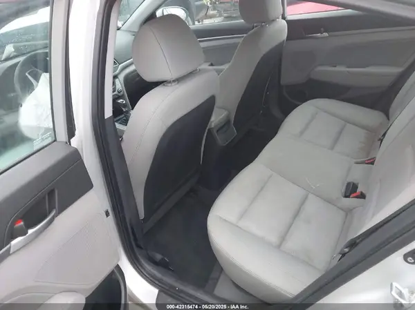 KMHD84LF8HU064899 2017 HYUNDAI ELANTRA - Image 8