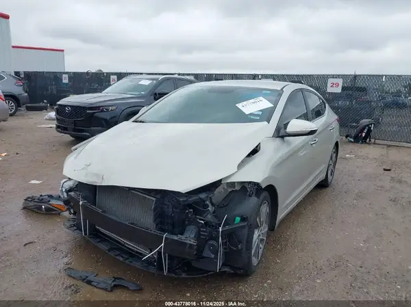 KMHD84LF8HU077166 2017 HYUNDAI ELANTRA - Image 2