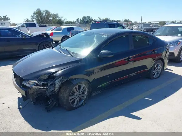 KMHD84LF8HU103555 2017 HYUNDAI ELANTRA - Image 2