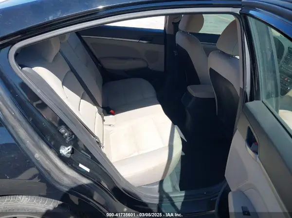 KMHD84LF8HU103555 2017 HYUNDAI ELANTRA - Image 8