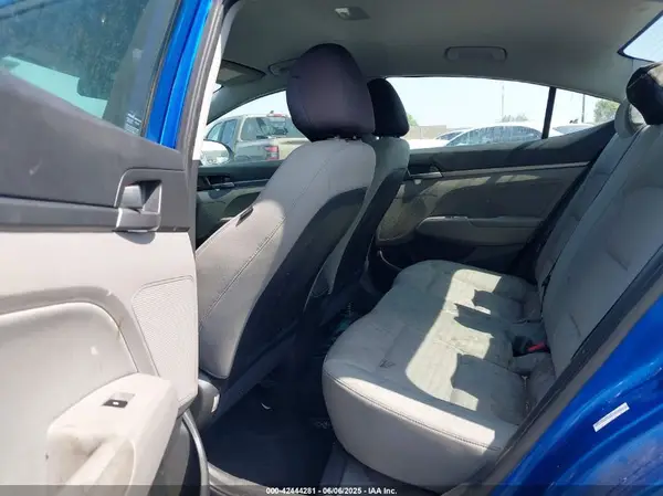 KMHD84LF8HU137091 2017 HYUNDAI ELANTRA - Image 8