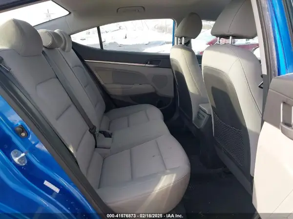 KMHD84LF8HU142033 2017 HYUNDAI ELANTRA - Image 8