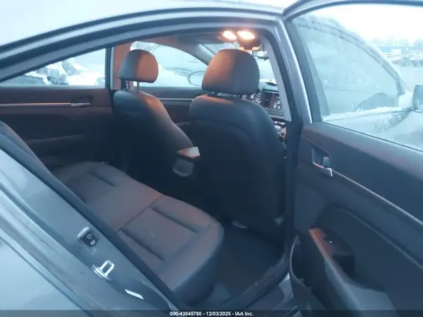 KMHD84LF8HU151346 2017 HYUNDAI ELANTRA - Image 8