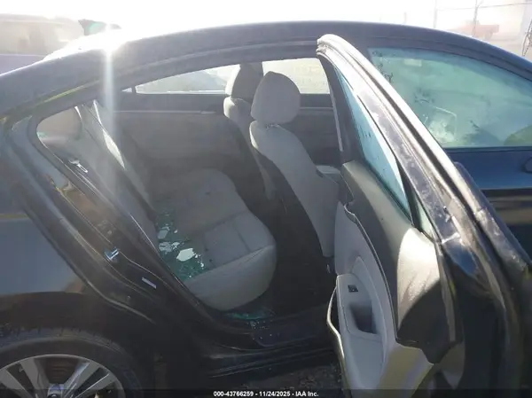 KMHD84LF8HU164145 2017 HYUNDAI ELANTRA - Image 8