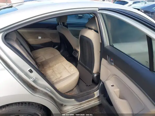 KMHD84LF8HU171189 2017 HYUNDAI ELANTRA - Image 8