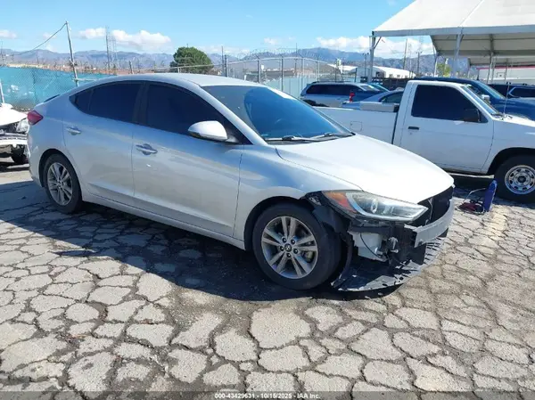 KMHD84LF8HU180104 2017 HYUNDAI ELANTRA - Image 1