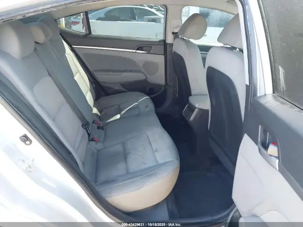 KMHD84LF8HU180104 2017 HYUNDAI ELANTRA - Image 8