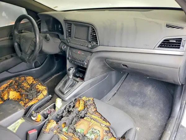 KMHD84LF8HU182662 2017 HYUNDAI ELANTRA - Image 8
