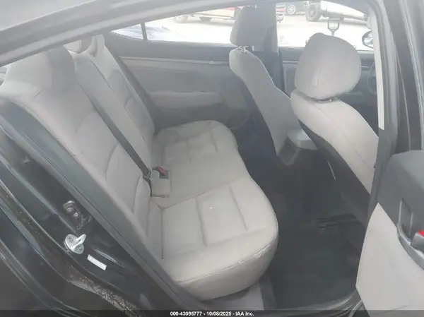 KMHD84LF8HU203588 2017 HYUNDAI ELANTRA - Image 8